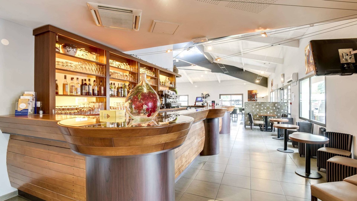 La Brede Hotel | Hôtel Restaurant AKENA Bordeaux La Brède