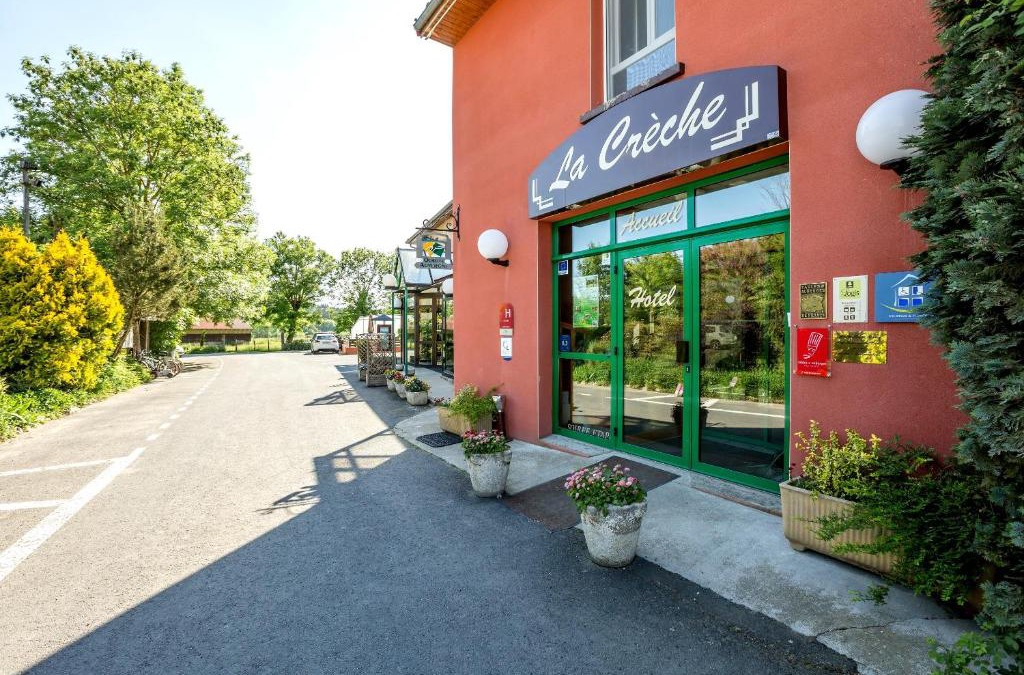 La Chomette Hotel | Hôtel Restaurant La Crèche et sa piscine intérieure - Logis Hôtels