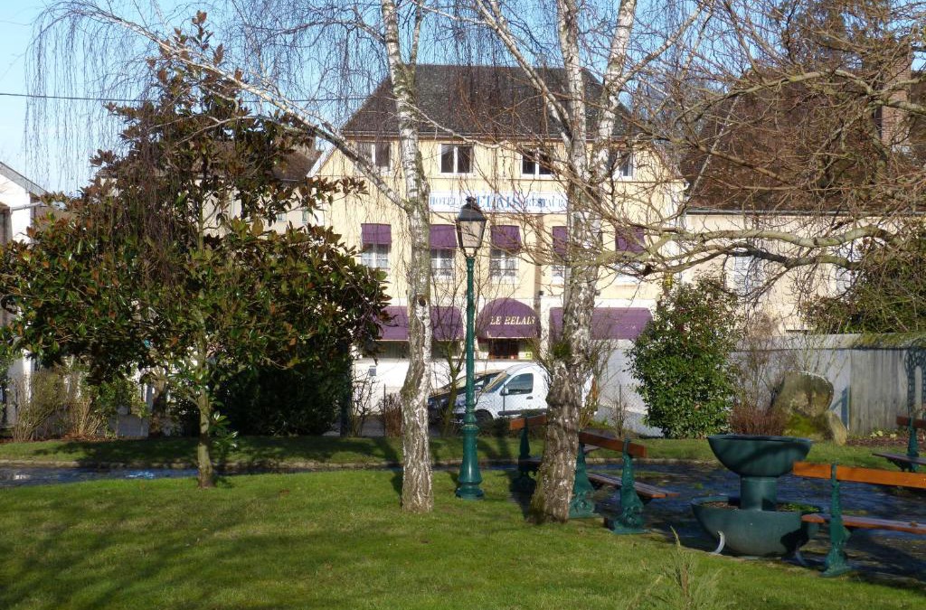 Courtenay Hotel | Hôtel Restaurant "Le Relais"