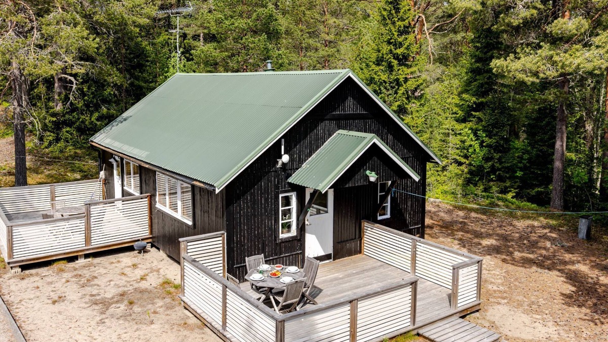 Hudiksvall House | Hölick Tallen 2 by Interhome