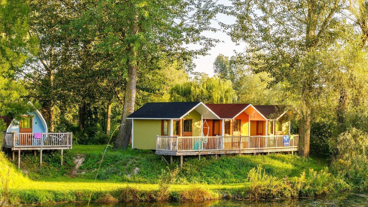 Au an der Donau RV Rental | Hütte Wassermann mit Terrasse und Gemeinschaftsbad - Camping & Pension Au an der Donau