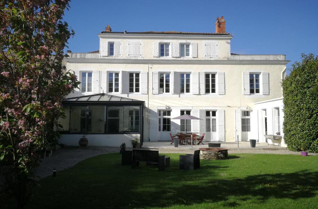 Surgeres Bed & Breakfast | H de Surgères