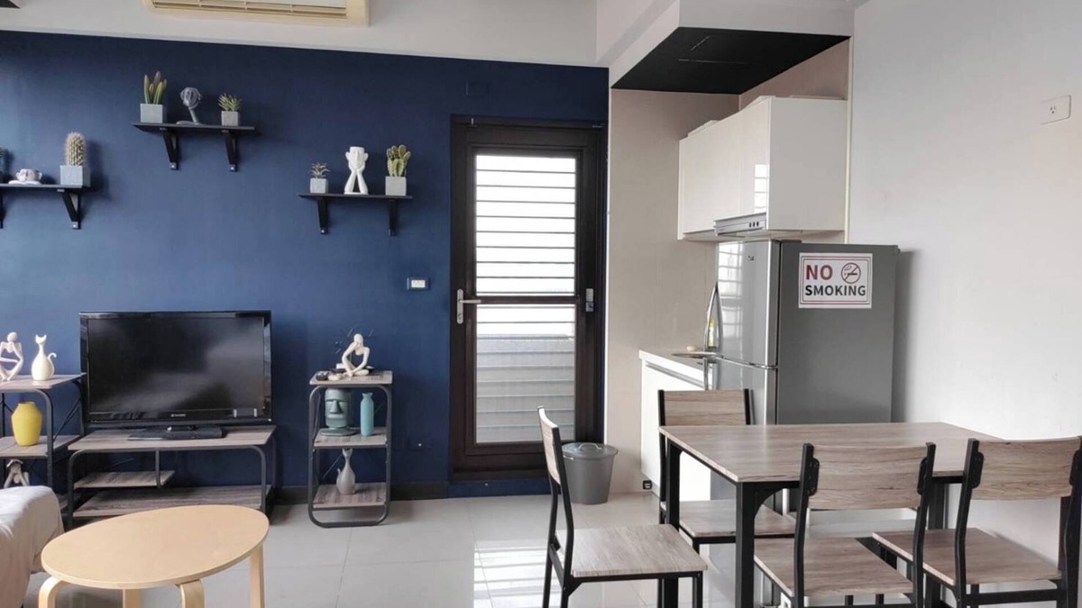 Zhongshan Apartment | H&K Mall QSquare above Taipei Main Station