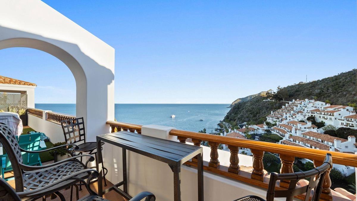Avalon Condo | H1786 - Corner Villa with Stunning Ocean Views, Cart, 9 STEPS, fireplace
