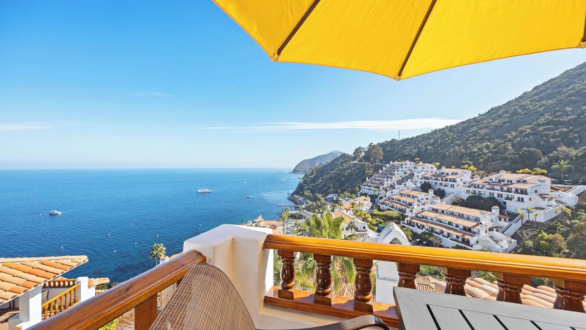 Avalon Condo | H1788: Stunning 2 Bed, 2 Bath Condo With Wrap Around Balcony, 7steps, Golf Cart