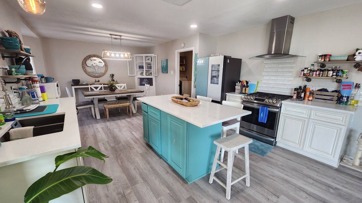 Texas City House | H20 Paradise.Waterfront and close to Galveston beach!