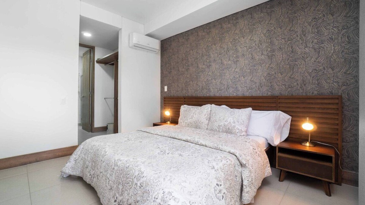 Granada Apartment | H206 - Perfect Family Fun - Pool & 24h Security