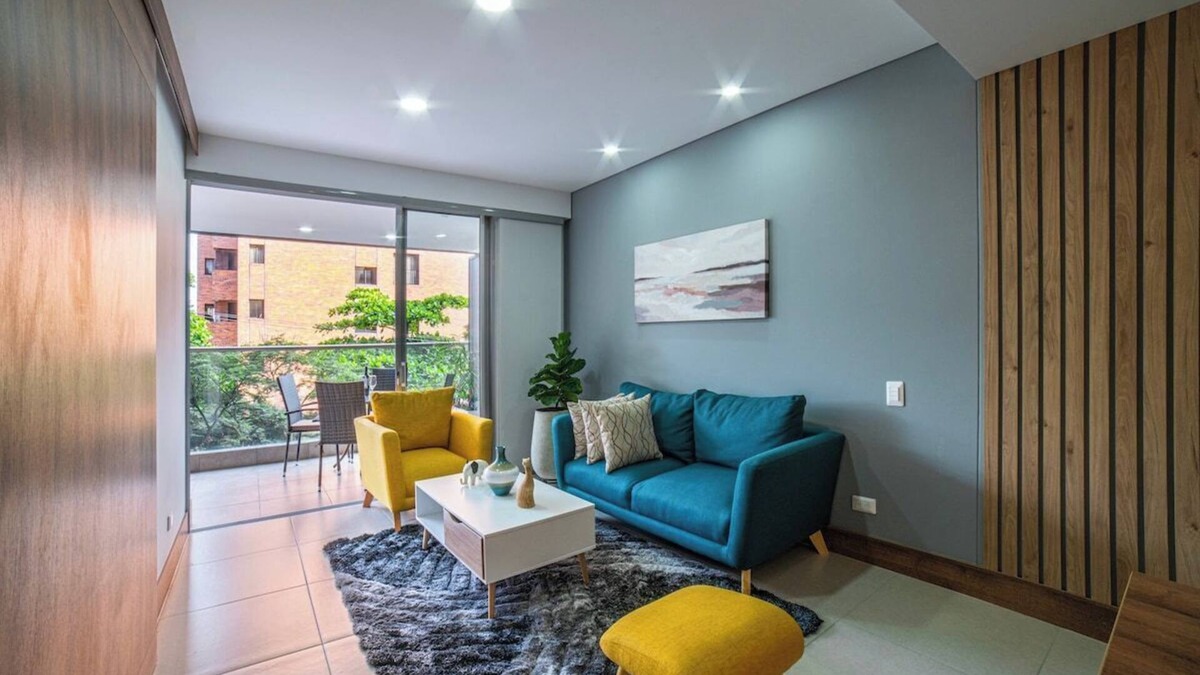 Granada Apartment | H208 - Awesome 2-Bed | 2 Bath | Rooftop Pool | Gym