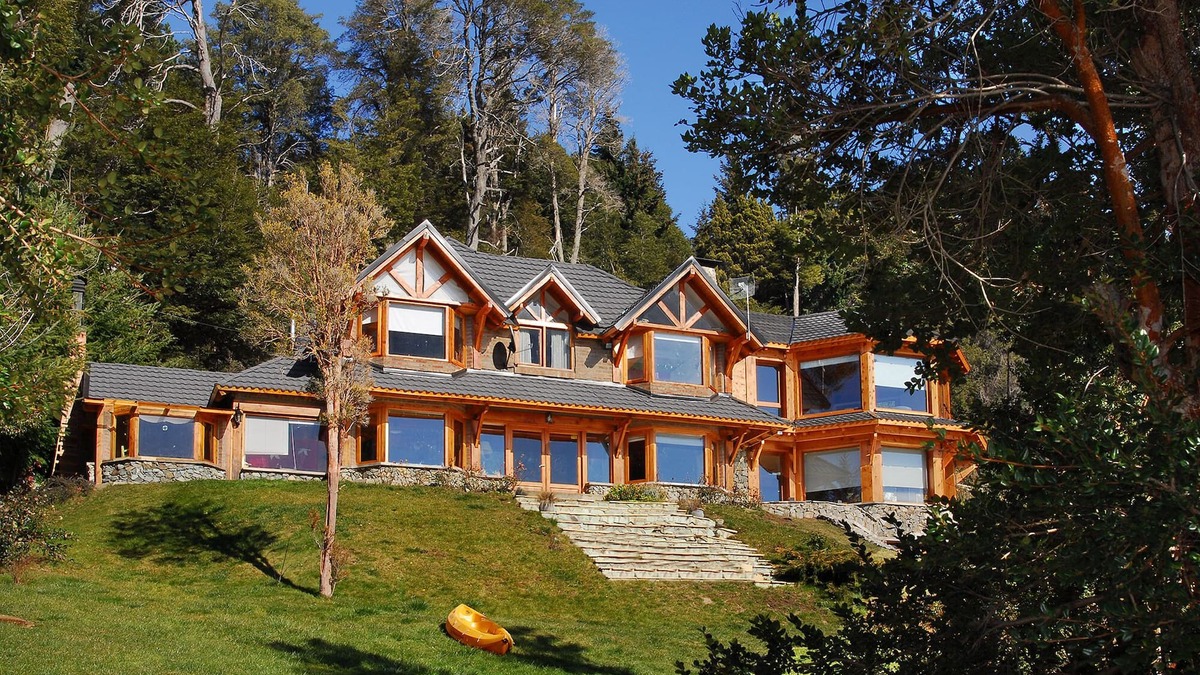 Nahuel Huapi House | H7 - STUNNING 4 BEDROOM LAKE SHORE HOME - AMAZING VIEWS