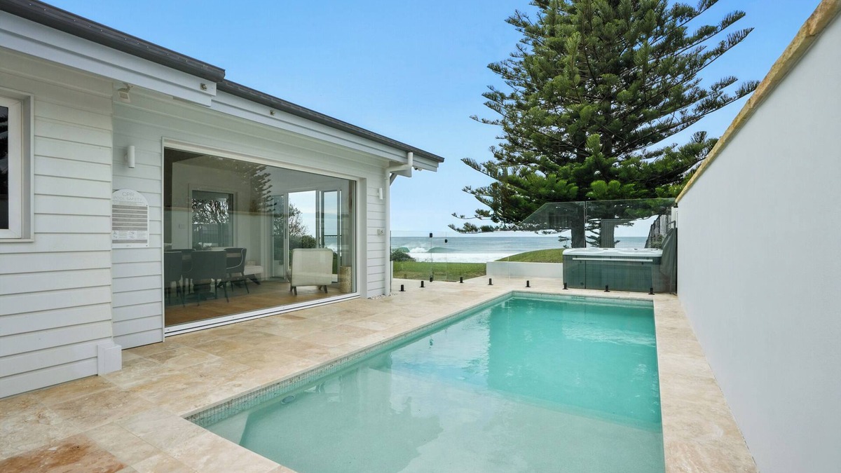 North Avoca House | Habbaniyah - Beach Front, Pool, Spa, 5 Bedrooms, Sleeps 14