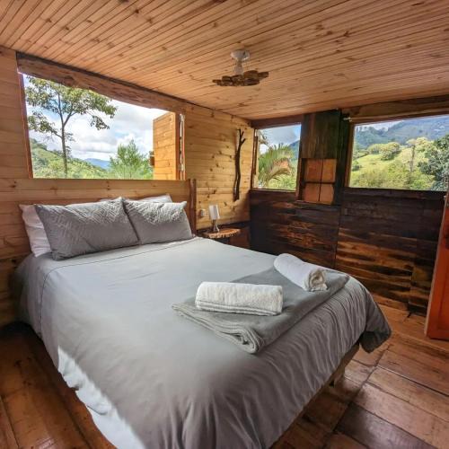 Pijao Bed & Breakfast | Habitación Colibrí, Pijao, Finca Flora del Río