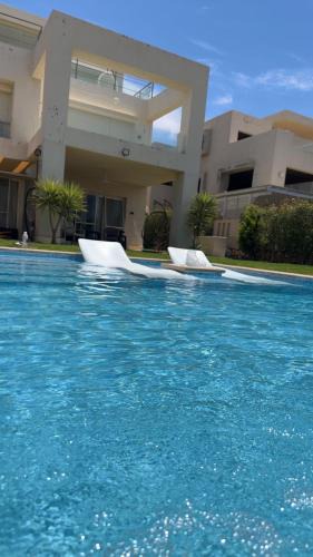 Sidi Abd El-Rahman Ski Chalet | Hacienda Bay Private Pool with Jacuzzi