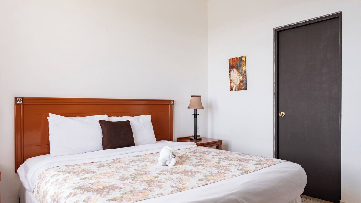 Quebrada Grande Hotel | Hacienda Margarita Mountain Top Inn & Panoramic Pool in Central Puerto Rico