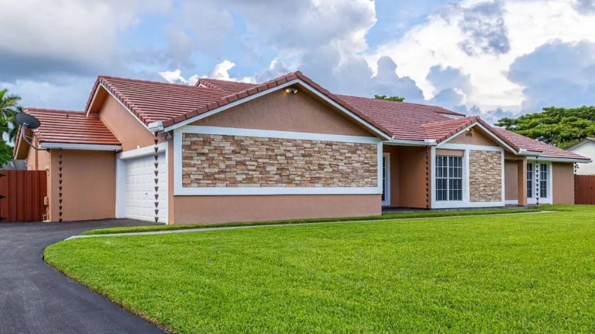 Richmond West House | Hacienda Rivas - Stunning 4 BR Villa - Miami