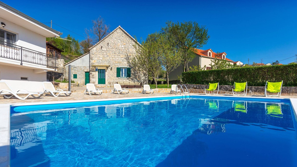 Lovrec Villa | Hacienda Sylvia with HEATED 45m2 POOL !