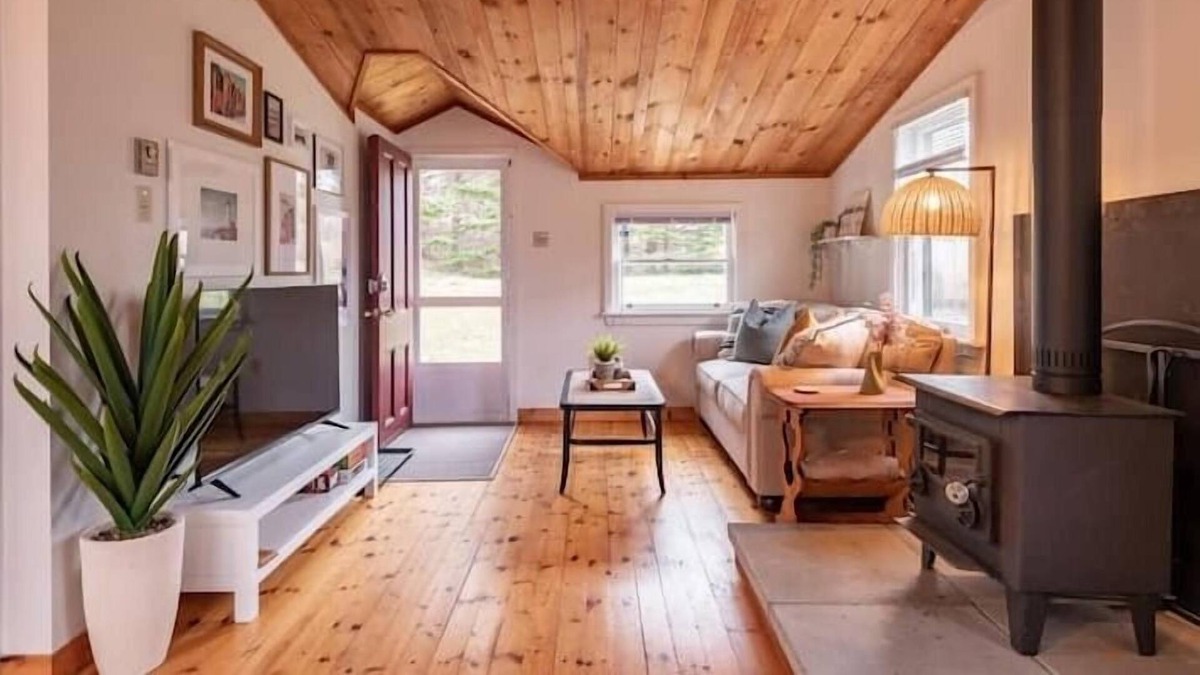 Glen Margaret House | Hackett's Cove Oceanfront Tiny Cottage for Two