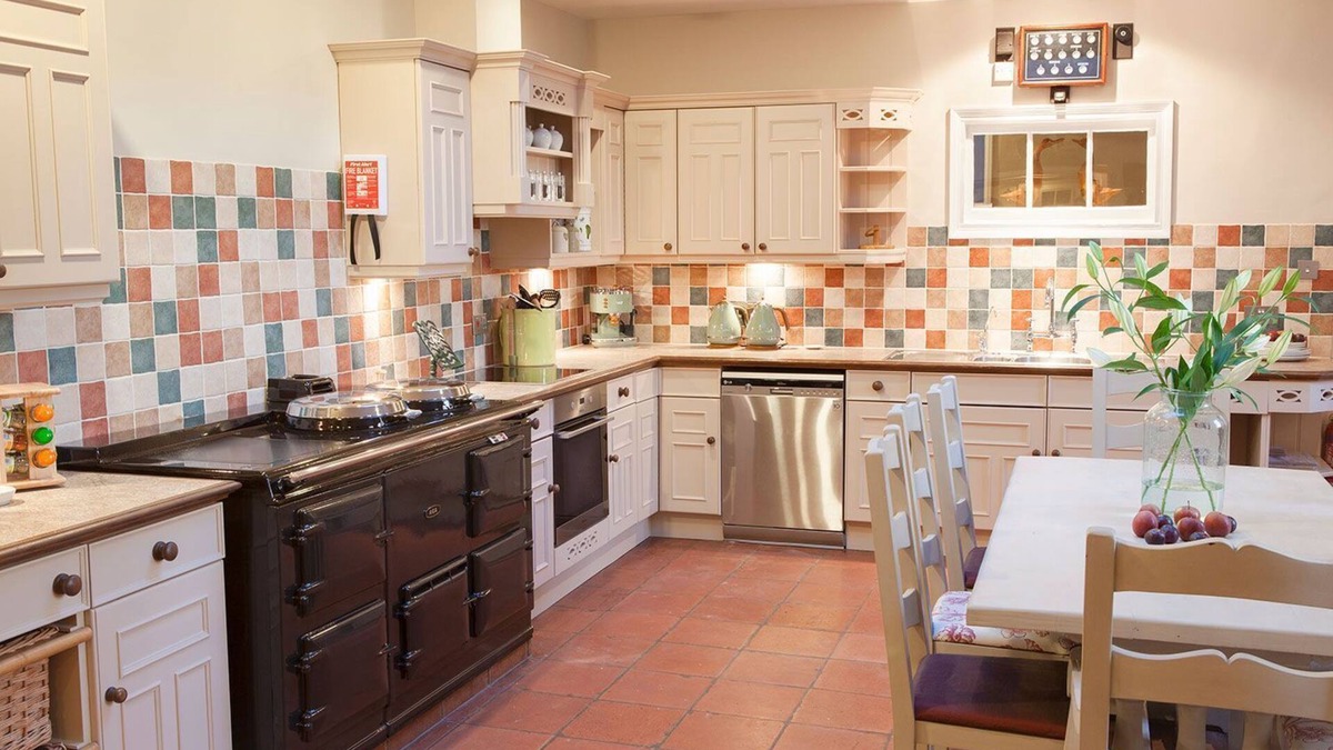 Foxley Cottage | Hackford Hall - sleeps 28 guests in 13 bedrooms