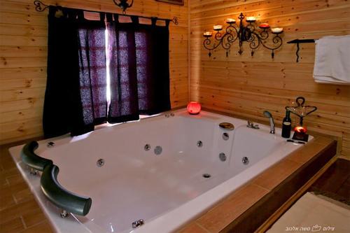 Mateh Asher Cabin | Hadas - Love