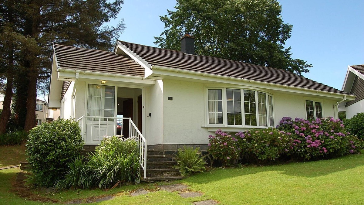 Cwrt House | Hafan Y Talgarth bungalow at Plas Talgarth resort