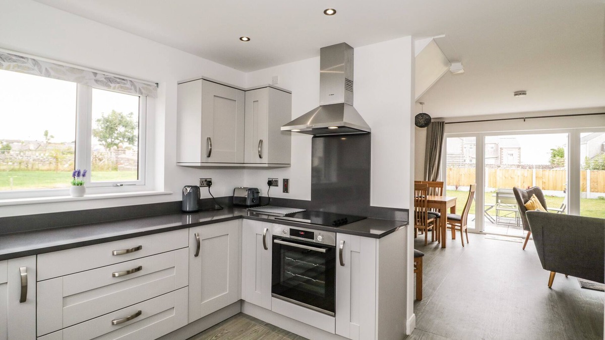 Brynteg Cottage | HAFOD 8 PARC DELFRYN, family friendly, with a garden in Benllech