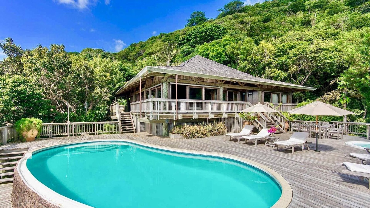 Saba Villa | Haiku House, an amazing wooden villa situated in a tropical forest