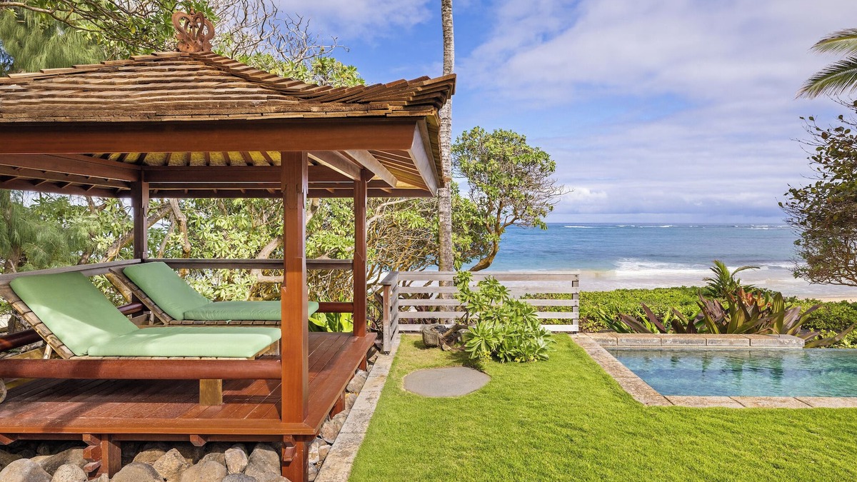 Kahuku Villa | Hale Ohana - Beachfront, Pool, AC