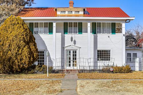 Atwood House | Half-Mi to Atwood Lake Spacious Home!