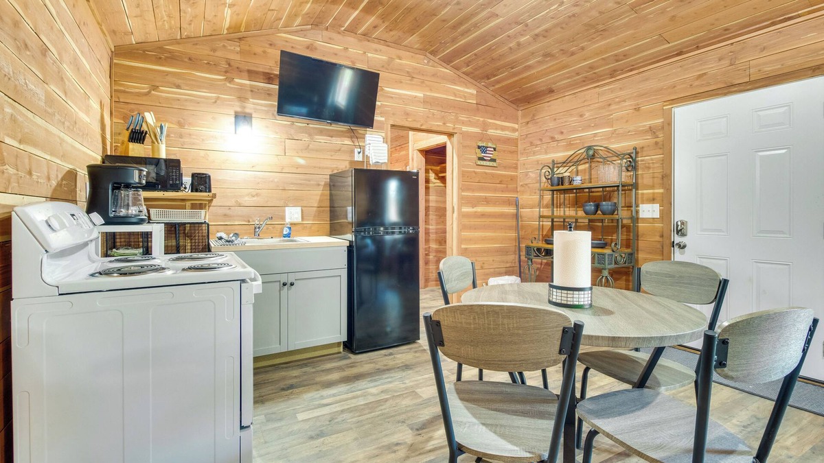 Lakeview Cabin | Half-Mi to Bull Shoals Lake Access: Angler's Cabin