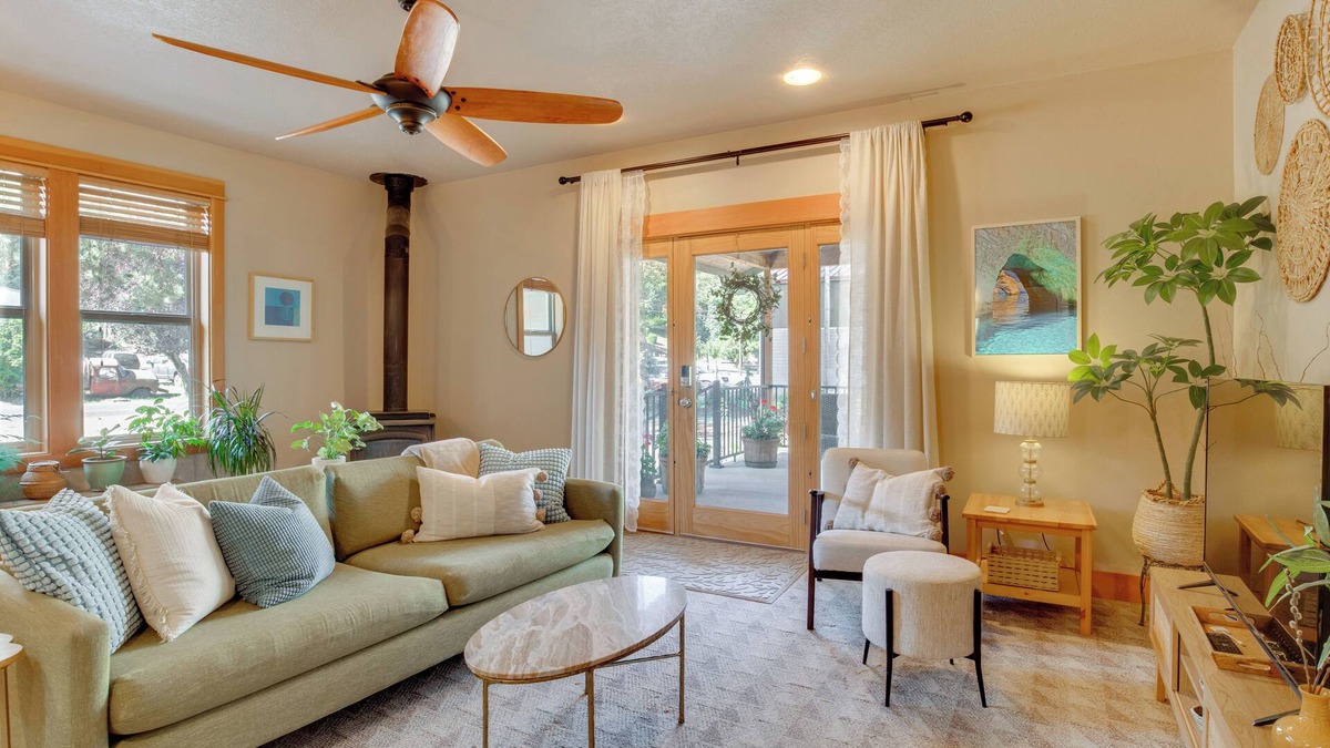 Scotts Mills Apartment | Half-Mi to Scotts Mills Falls: Wine Country Apt