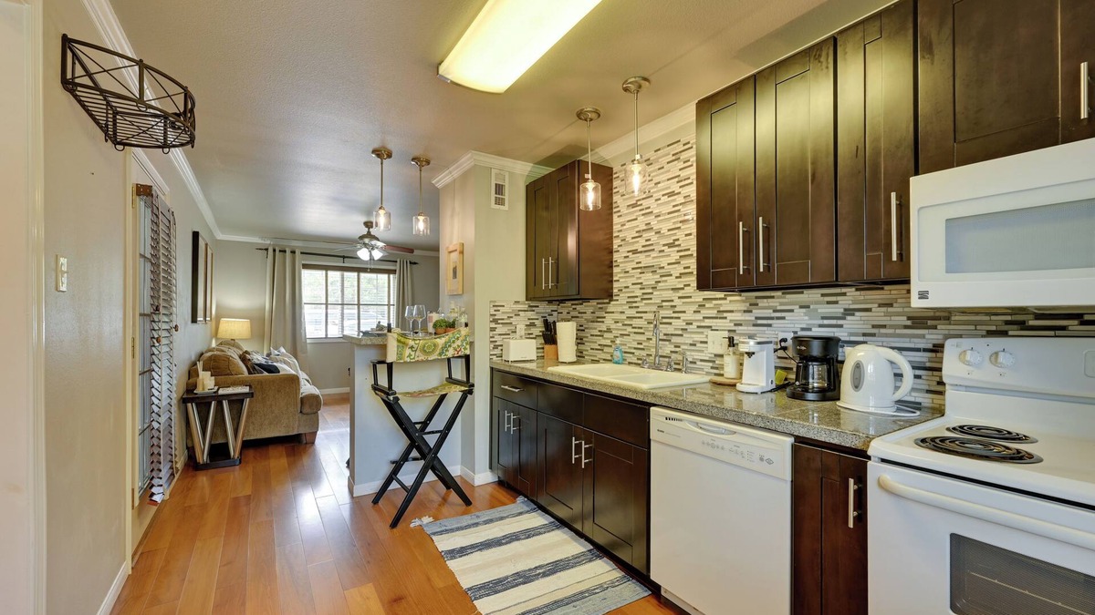 Nacogdoches Apartment | Half-mi to SFA Campus: Lumberjack-ready Retreat