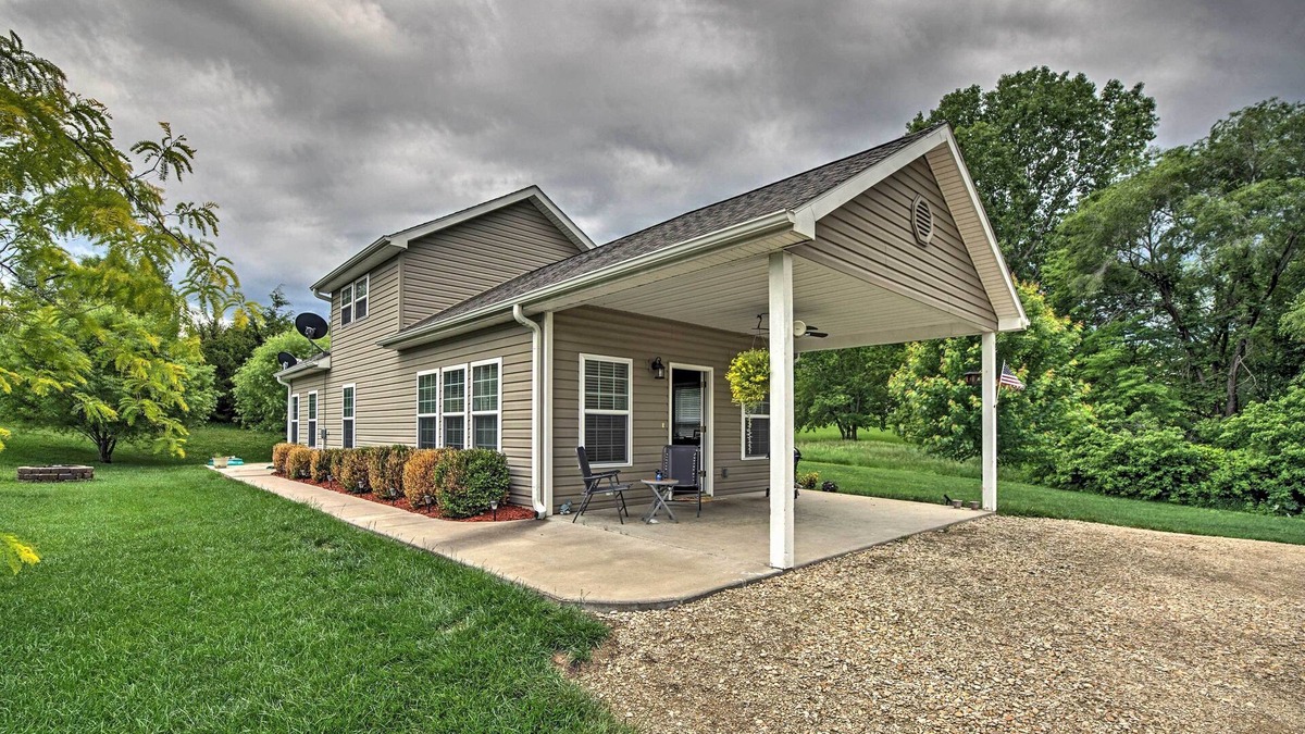 West Shore House | Half Mi to Yacht Club: Home by Perry Lake!