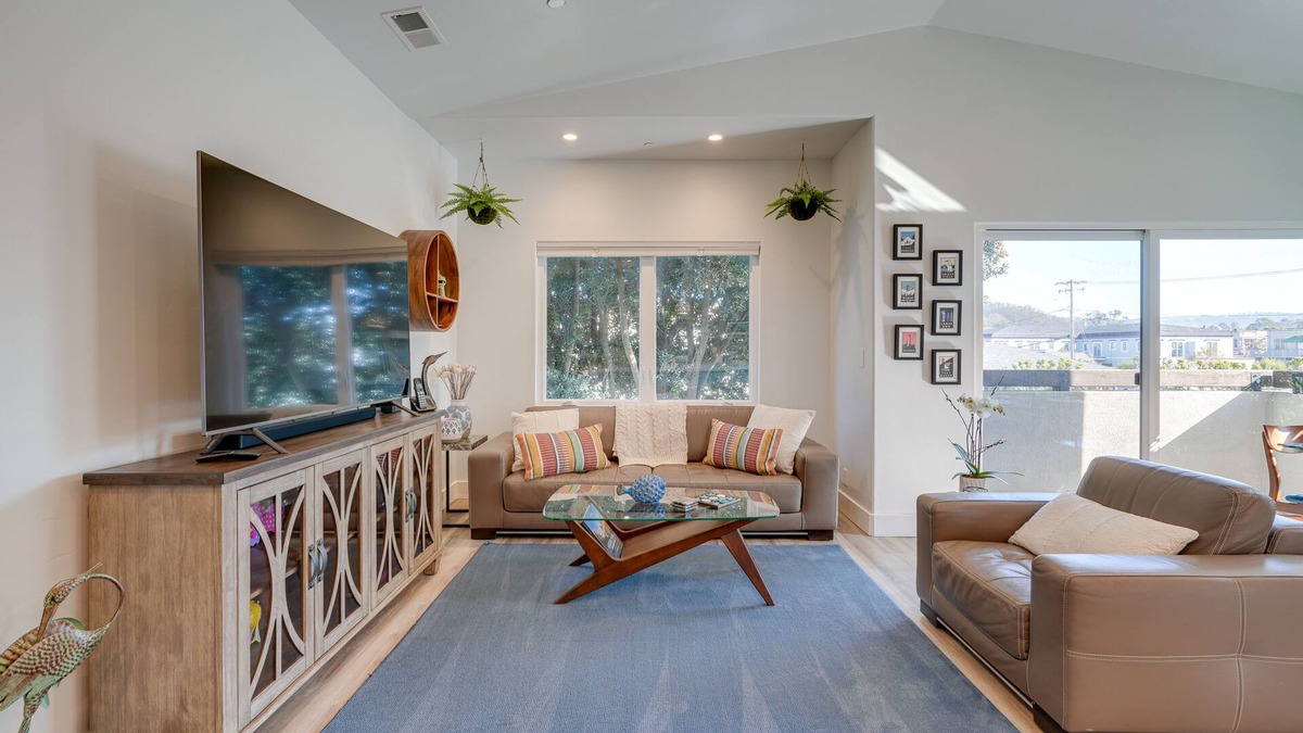 Half Moon Bay House | Half Moon Bay Vacation Rental: 1 Mile to Beach!