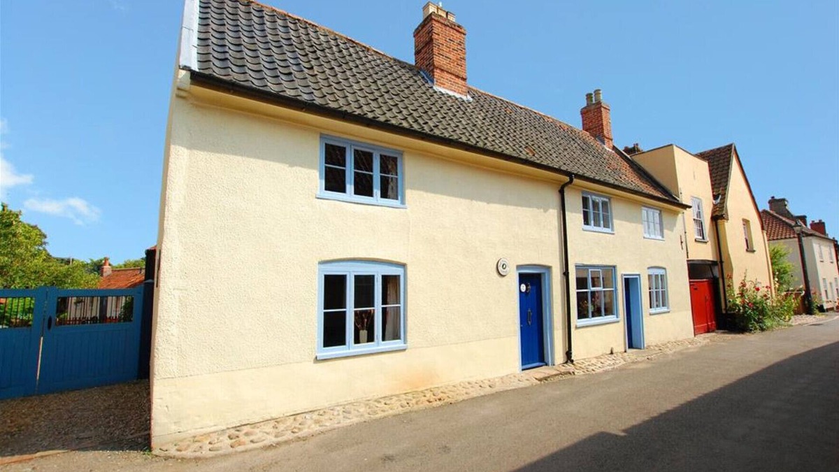 Aylsham House | Half Moon Inn - Four Bedroom House, Sleeps 6