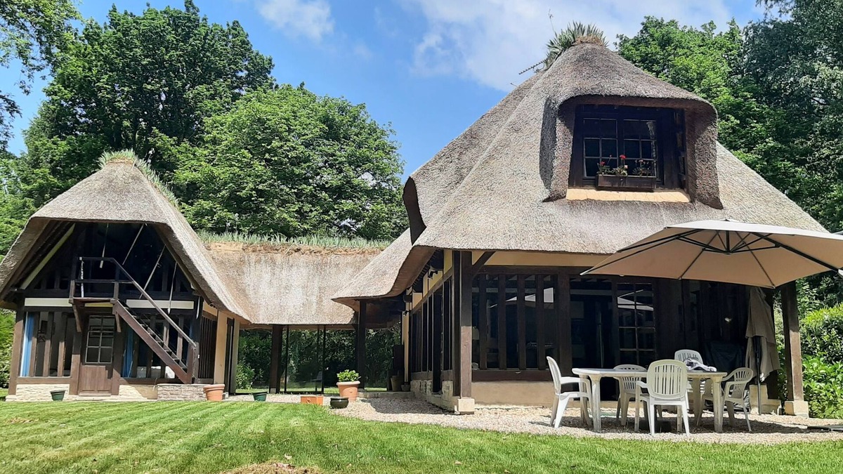 Saint-Gatien-des-Bois House | Half-timbered thatched cottage in a private domain with swimming pool and tennis