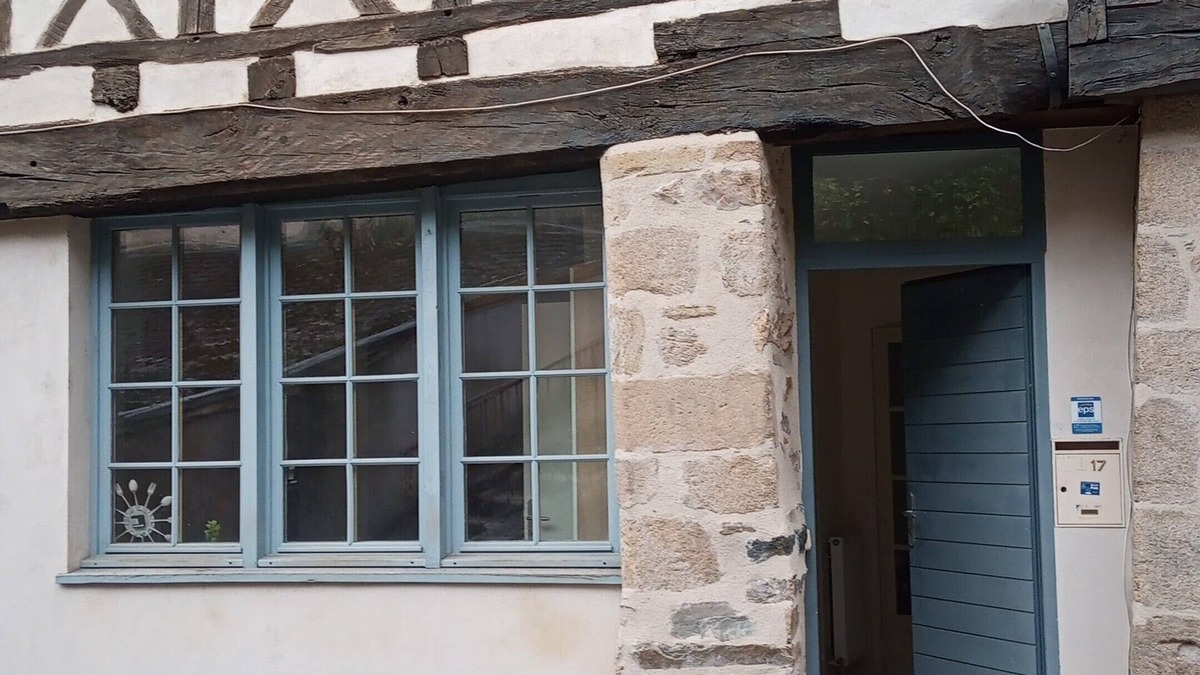 Tulle House | Half-timbered house in an old and quiet area