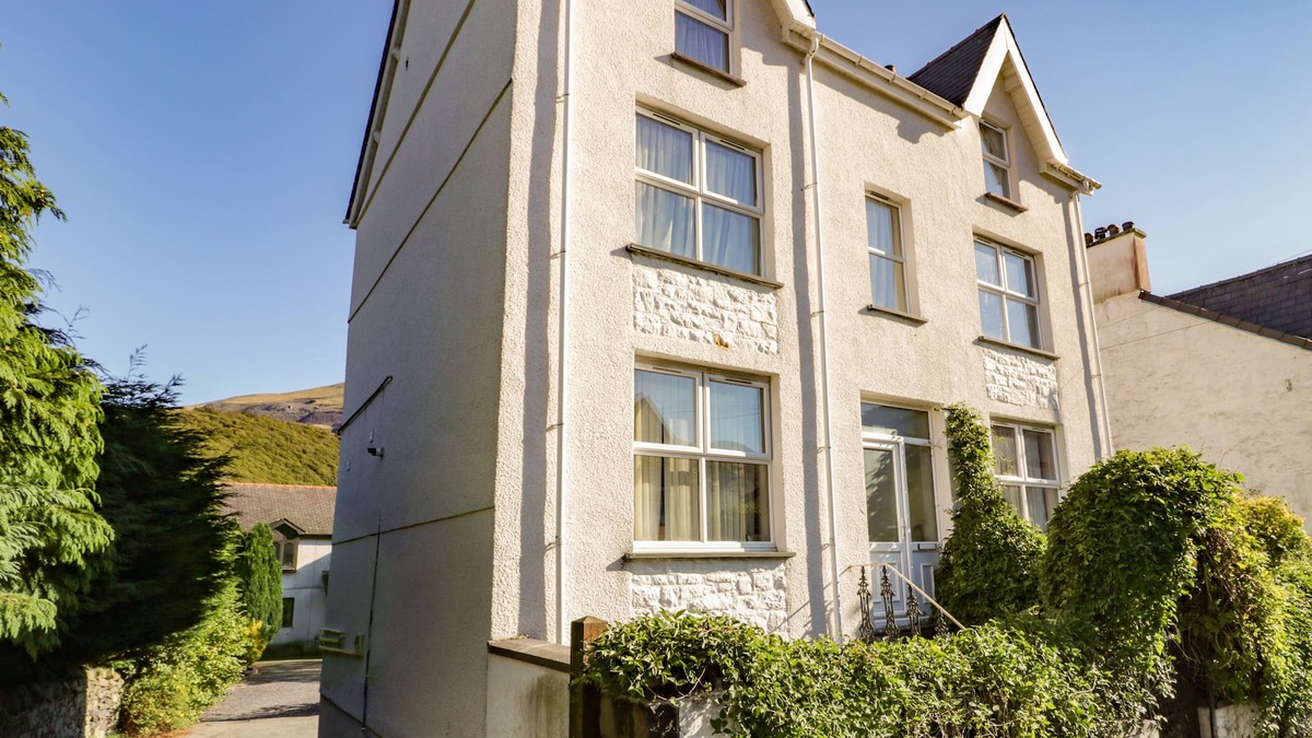 Gallt Y Foel Cottage | HALFORD HILL, pet friendly, with open fire in Llanberis