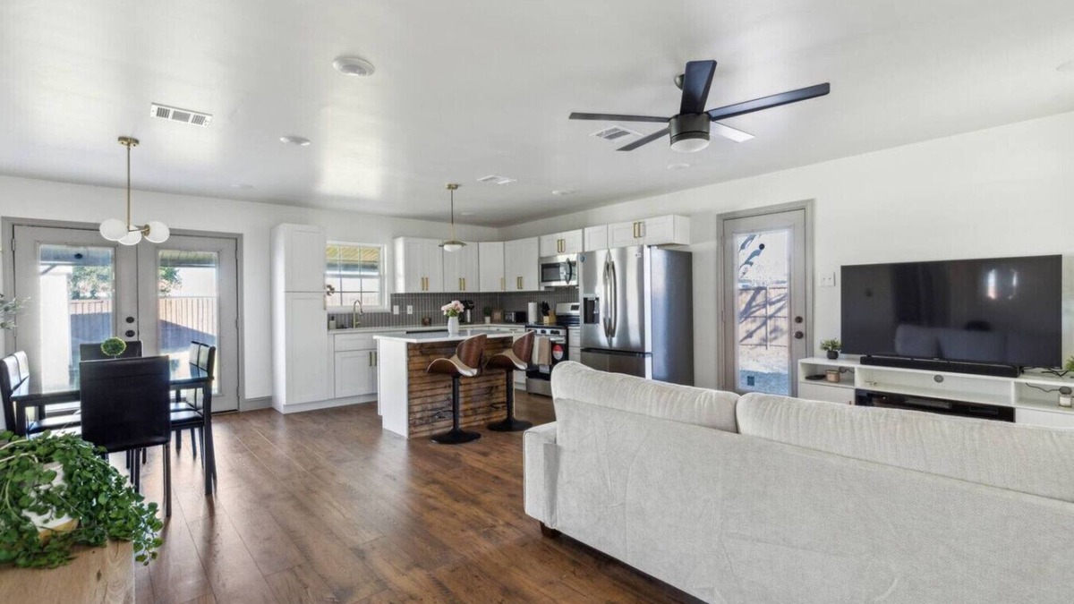Irving House | Halfway to Arlington & Dallas