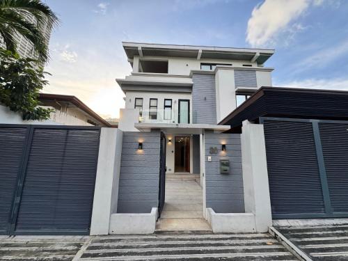 Kapitolyo Villa | Halika Villa & Capitolo events place near BGC