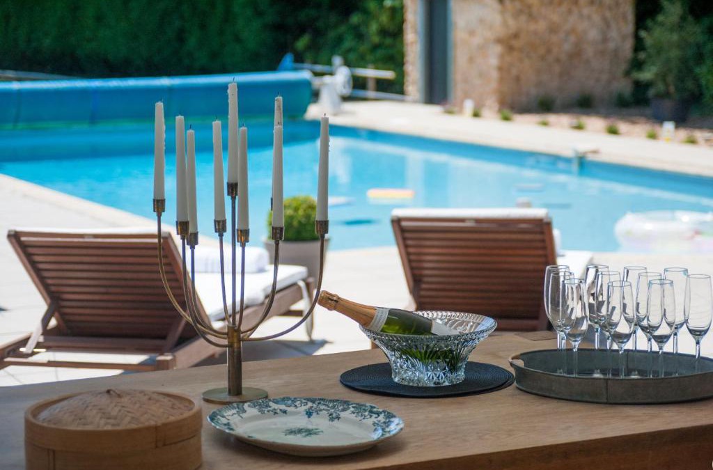 Boughton Villa | Hall Farmhouse. dog friendly, large outdoor pool, BBQ and fire pit
