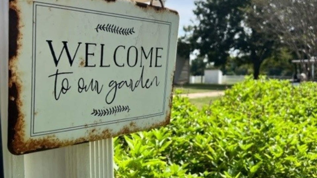 Hempstead Other | Hall House: A Century of CharmnCome relax in a beautiful piece of Texas history