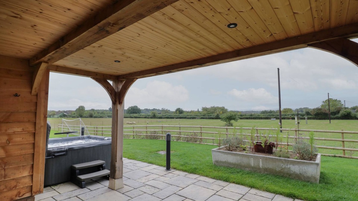 Peopleton Cottage | Hallgarth Farm Holiday Lodge