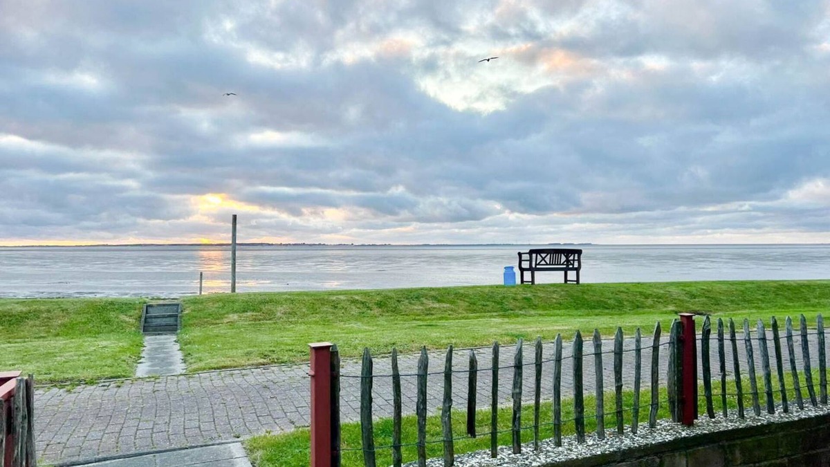 Langeneß Apartment | Hallig Hüs 2 - Experience relaxing days in our cozy 3-room apartment