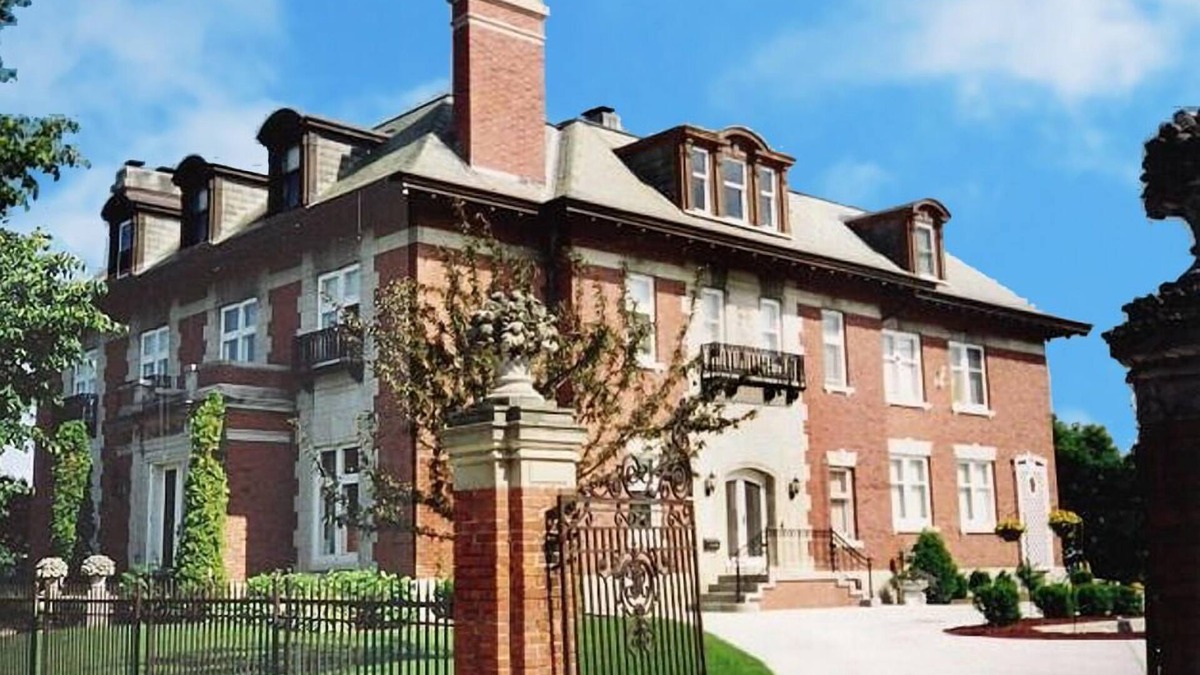 Sheboygan House | Halloween on a Friday? Spooky opportunity to hunker down in an old mansion.