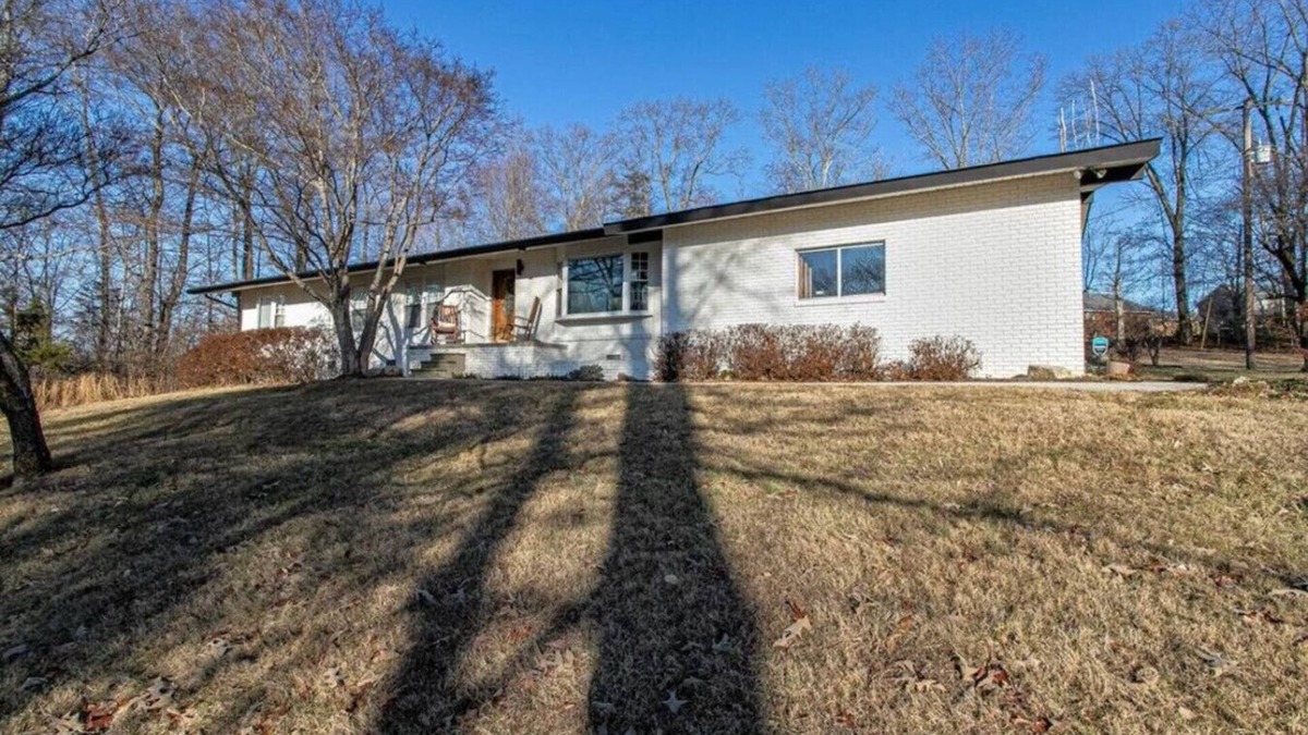 Ashley Oaks House | Halls Rancher on 3 Private Acres