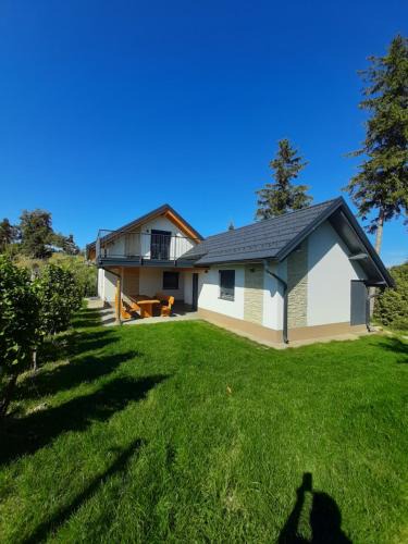 Majsperk House | Haloze na dlani - Haloze in your hand, hiša s pogledom na hribe - a house vith a view of hills