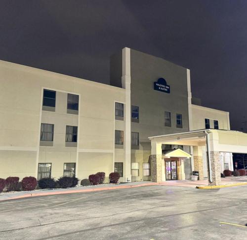 Harvey Hotel | Halsted Inn and Suites Harvey - Chicago Southland