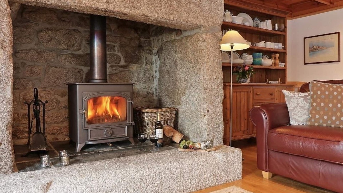 Penryn Cottage | HALVOSSO, pet friendly, with open fire in Penryn