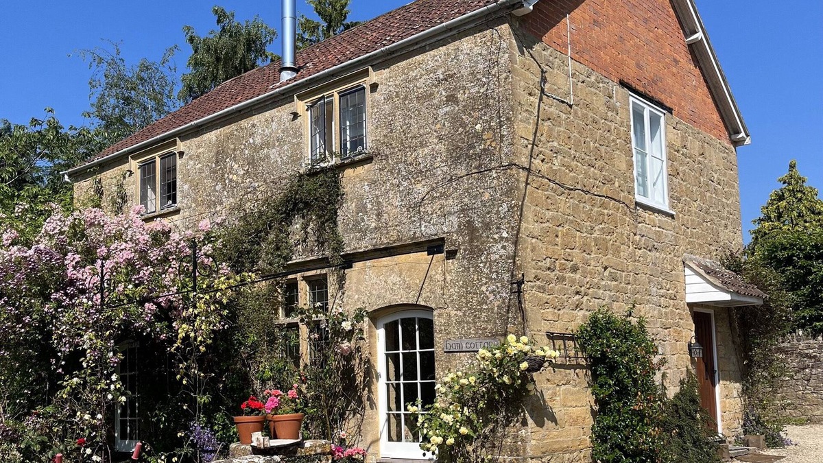South Petherton Cottage | HAM COTTAGE, pet friendly, with open fire in South Petherton