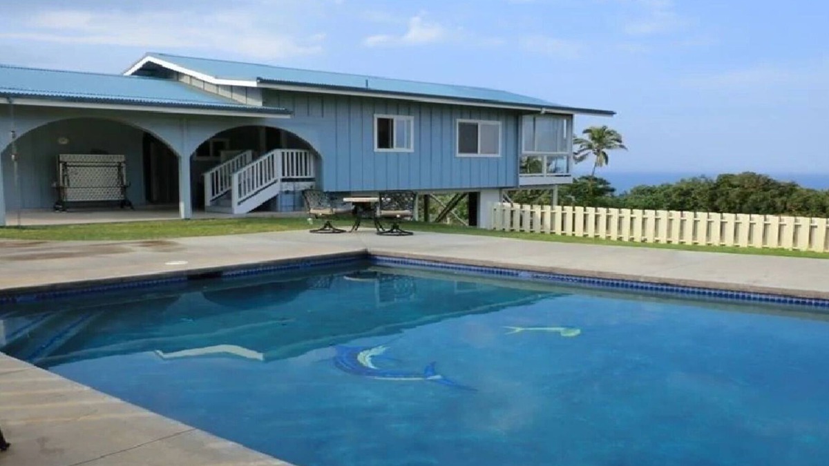 Honokaa House | Hamakua Coast Home- Ocean views, private, clean and friendly