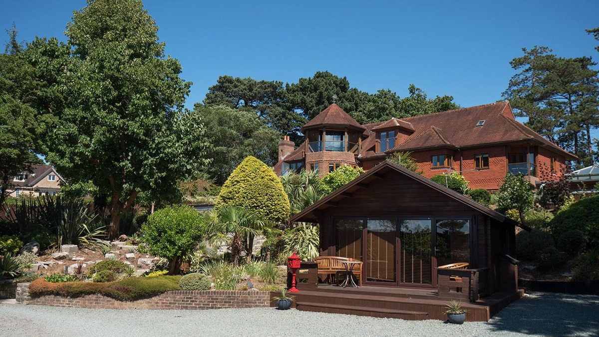 Netley Bed & Breakfast | Hamble Retreat House and Luxury Studios
